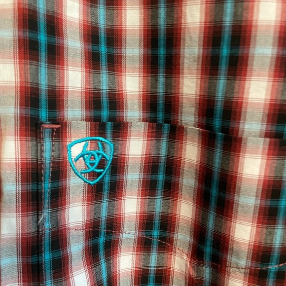 ARIAT- fitted long sleeve, wrinkle free, Gatlin shirt - Picture 3 of 4